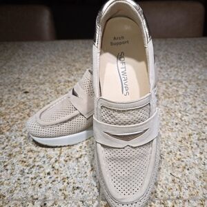 Women's Softwave Beige Loafers